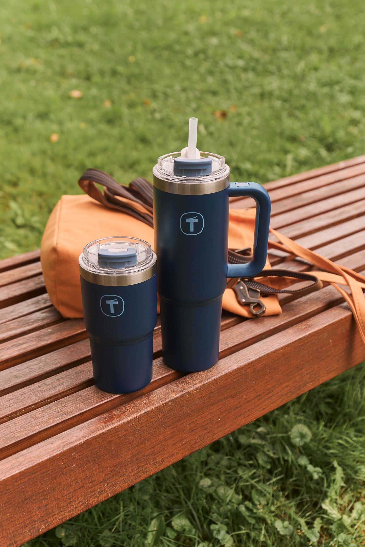 Copo Térmico Big T Com Canudo Azul Claro 630ml Copo Térmico Big T Com Canudo Azul Claro 630ml